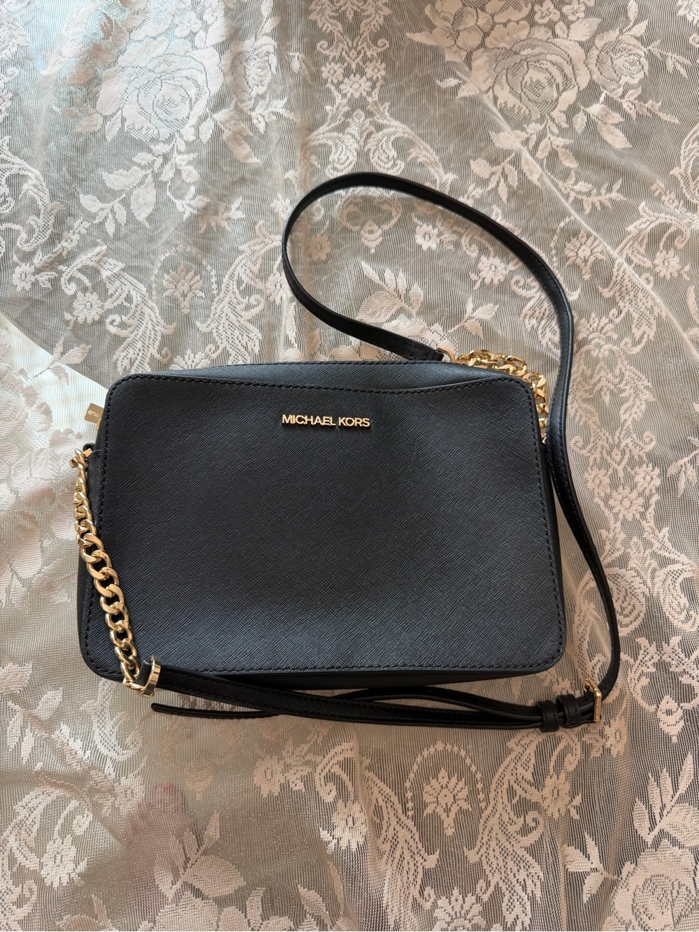 Michael Kors E W mBlack Leather Crossbody with Gold Chain Accent